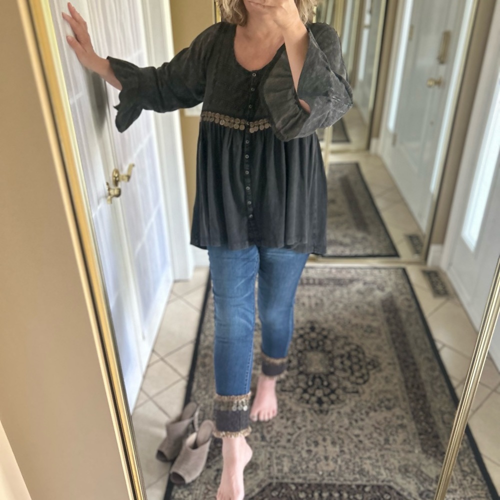 Chic Charcoal Tunic with Lace Detail - Picture 14 of 16
